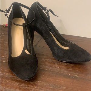 Nine West Halinan Black T-Strap Heels